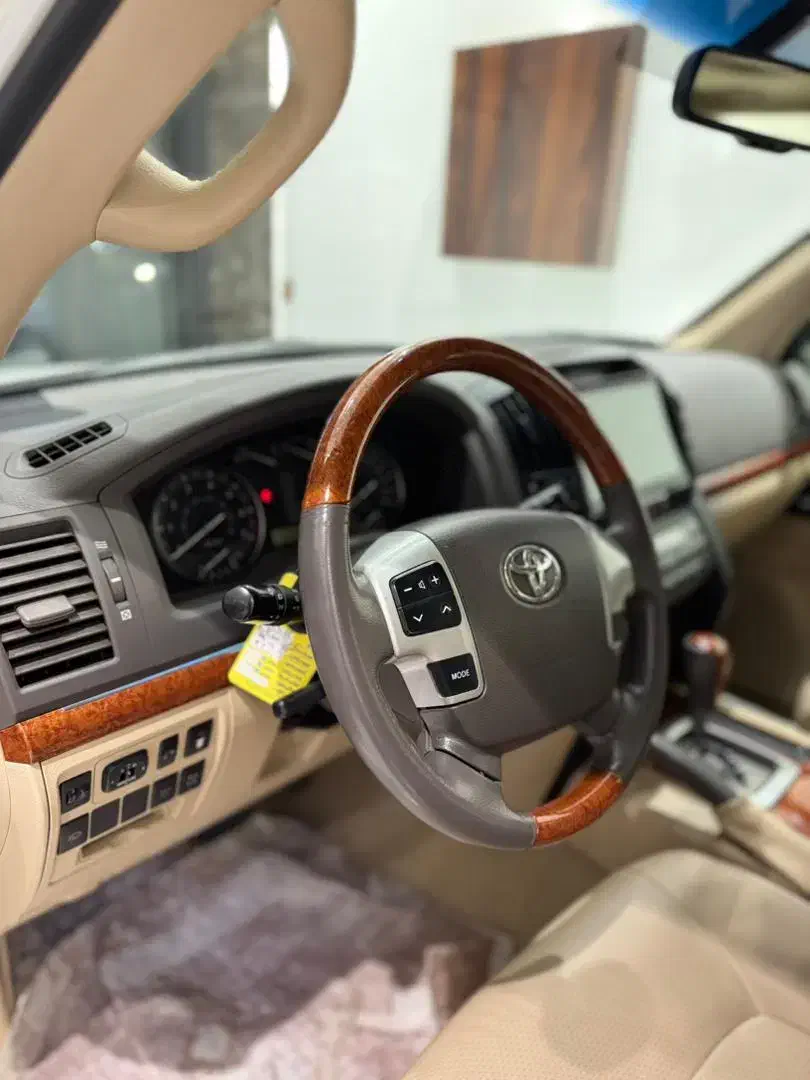 تنها لندکروز اصالت دار ۲۰۱۲+پلاس|خودرو سواری و وانت|تهران, پاسداران|دیوار