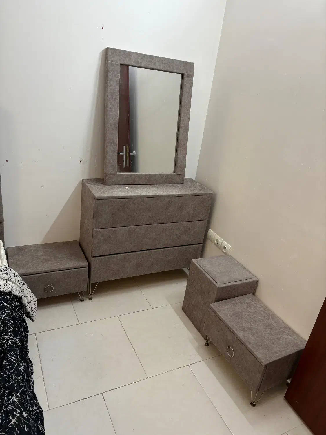 سرویس خواب نو عروس دامادی زیر قیمت|تخت و سرویس خواب|کاشان, دروازه فین|دیوار