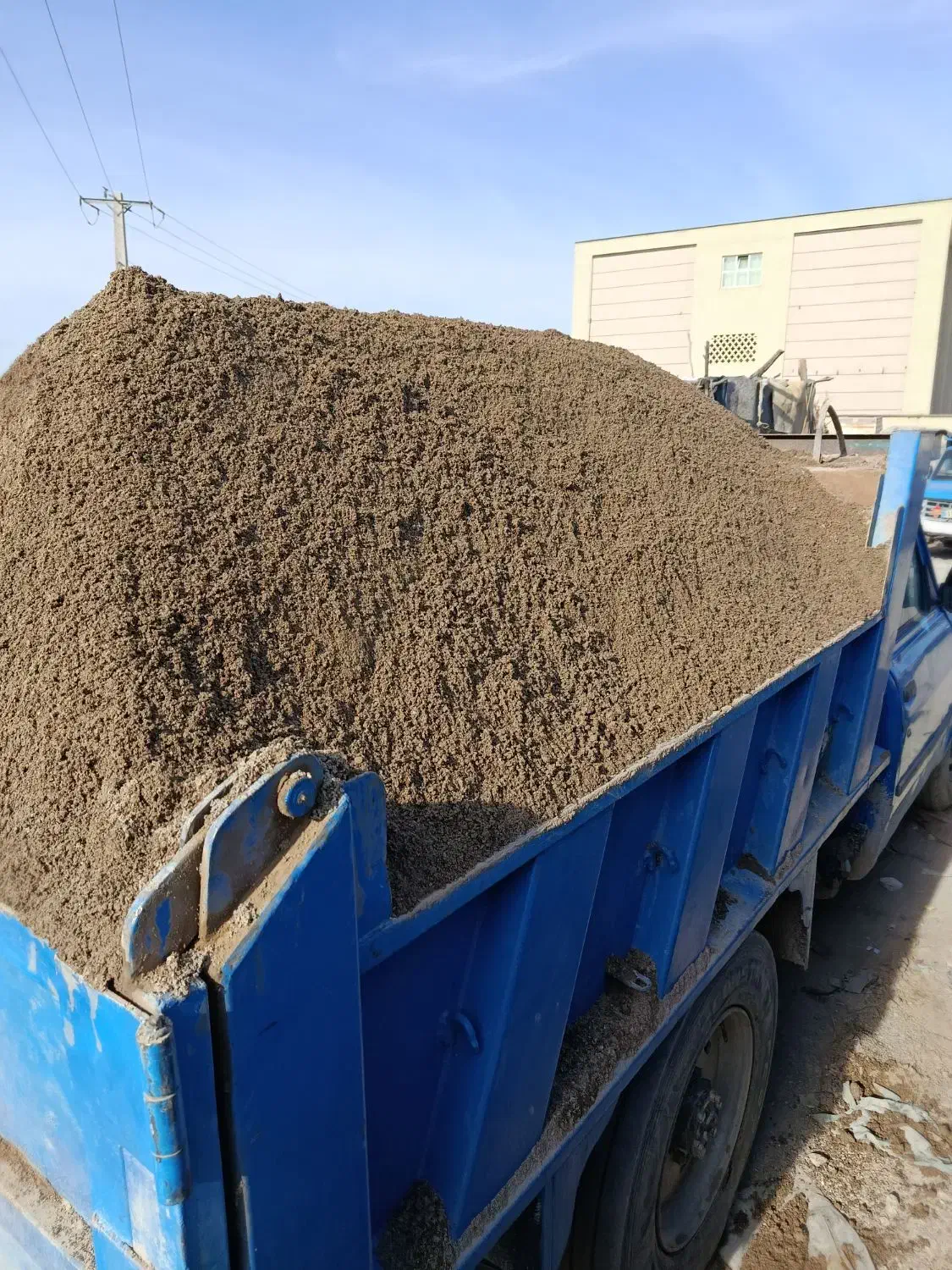 حمل نخاله.شن.خاک باغچه با نیسان کمپرسی|خدمات حمل و نقل|زاهدان, |دیوار