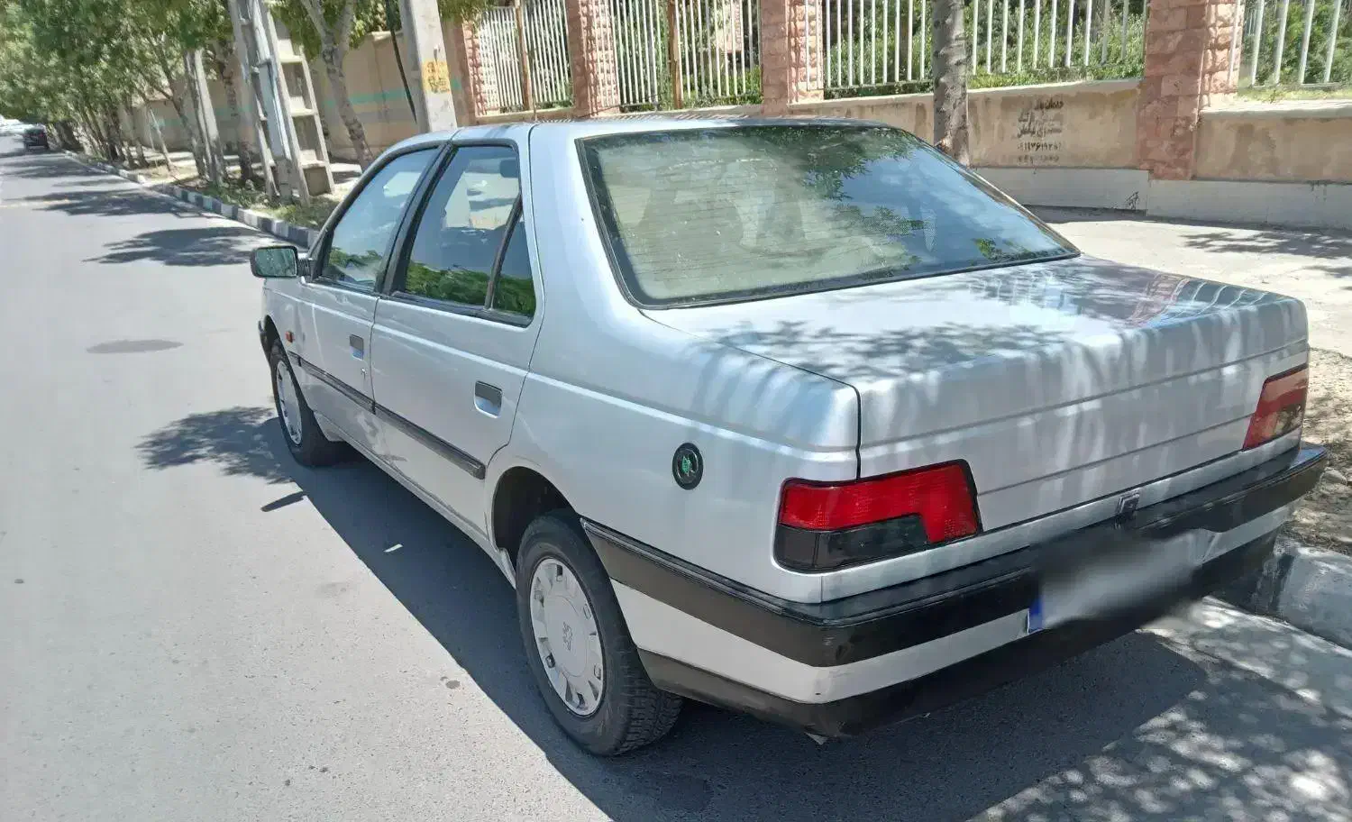پژو ۴۰۵ مدل آخر ۸۸  نقره ای|خودرو سواری و وانت|کرج, حصارک پایین|دیوار