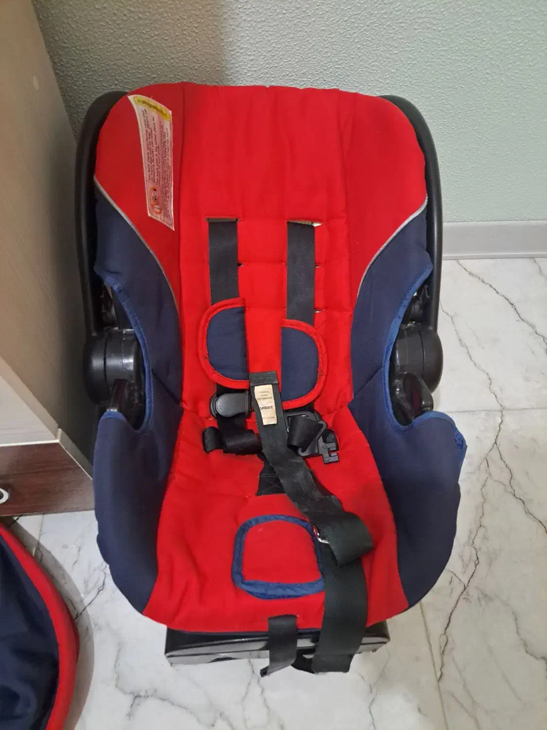 صندلی ماشین کودک و کیف|تخت و صندلی بچه|شاهینشهر, بانک استان|دیوار