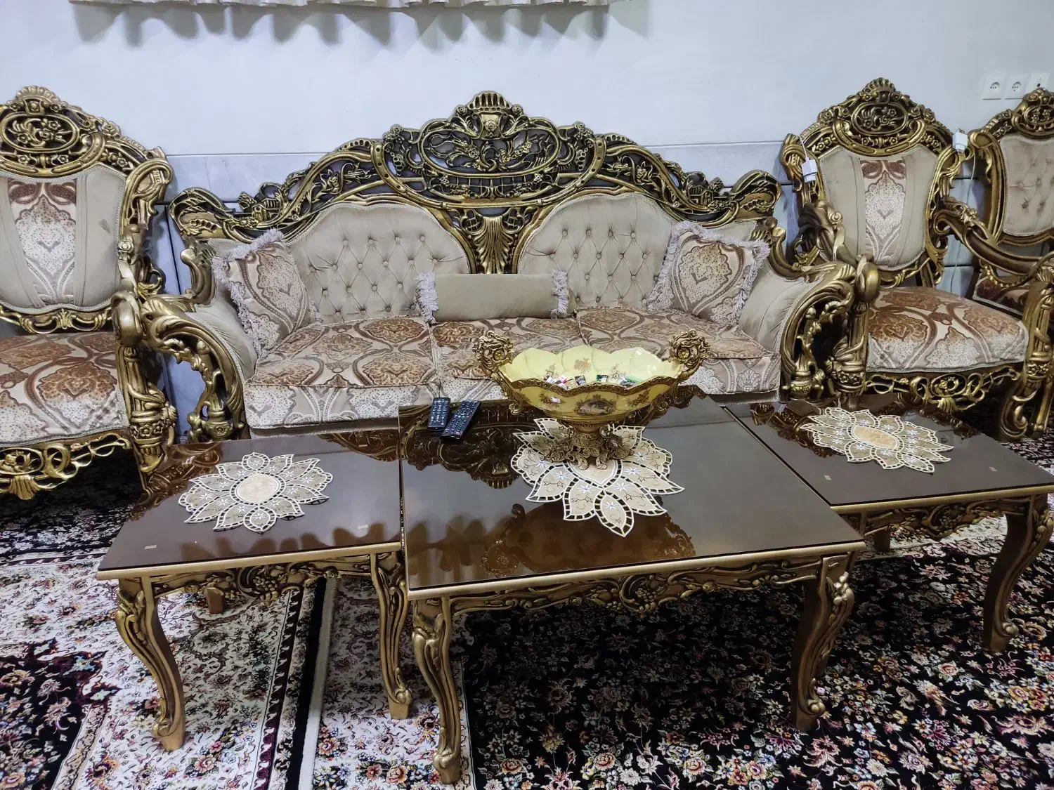 مبلمان ۹ نفره سلطنتی|مبلمان خانگی و میز عسلی|لنجان, |دیوار