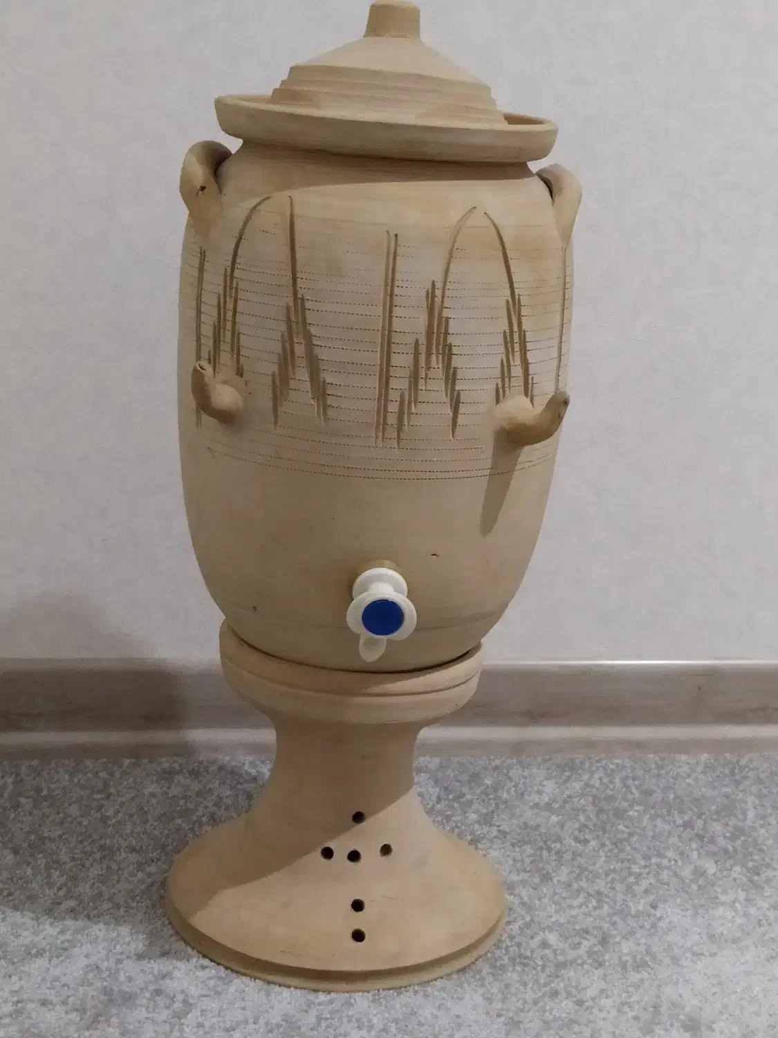 کلمن سفالی با پایه|ظروف نگهدارنده، پلاستیکی، یک‌بارمصرف|فردیس, انبار نفت|دیوار