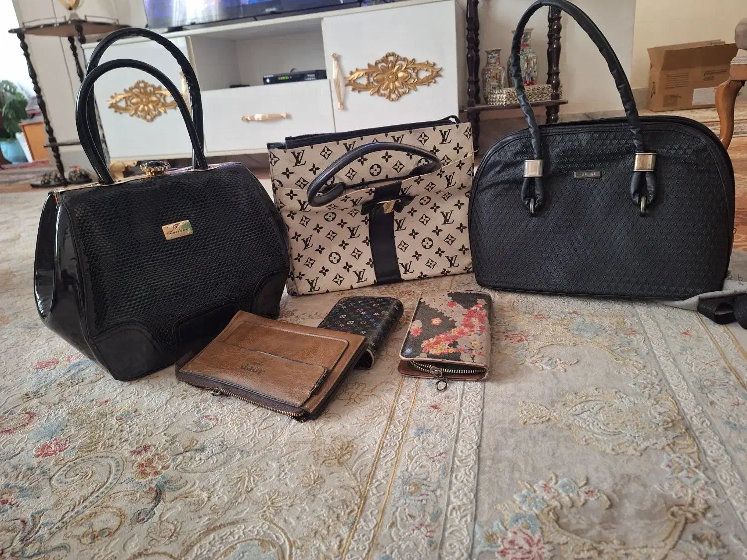 کیف و کفش|کیف، کفش، کمربند|ساوه, |دیوار