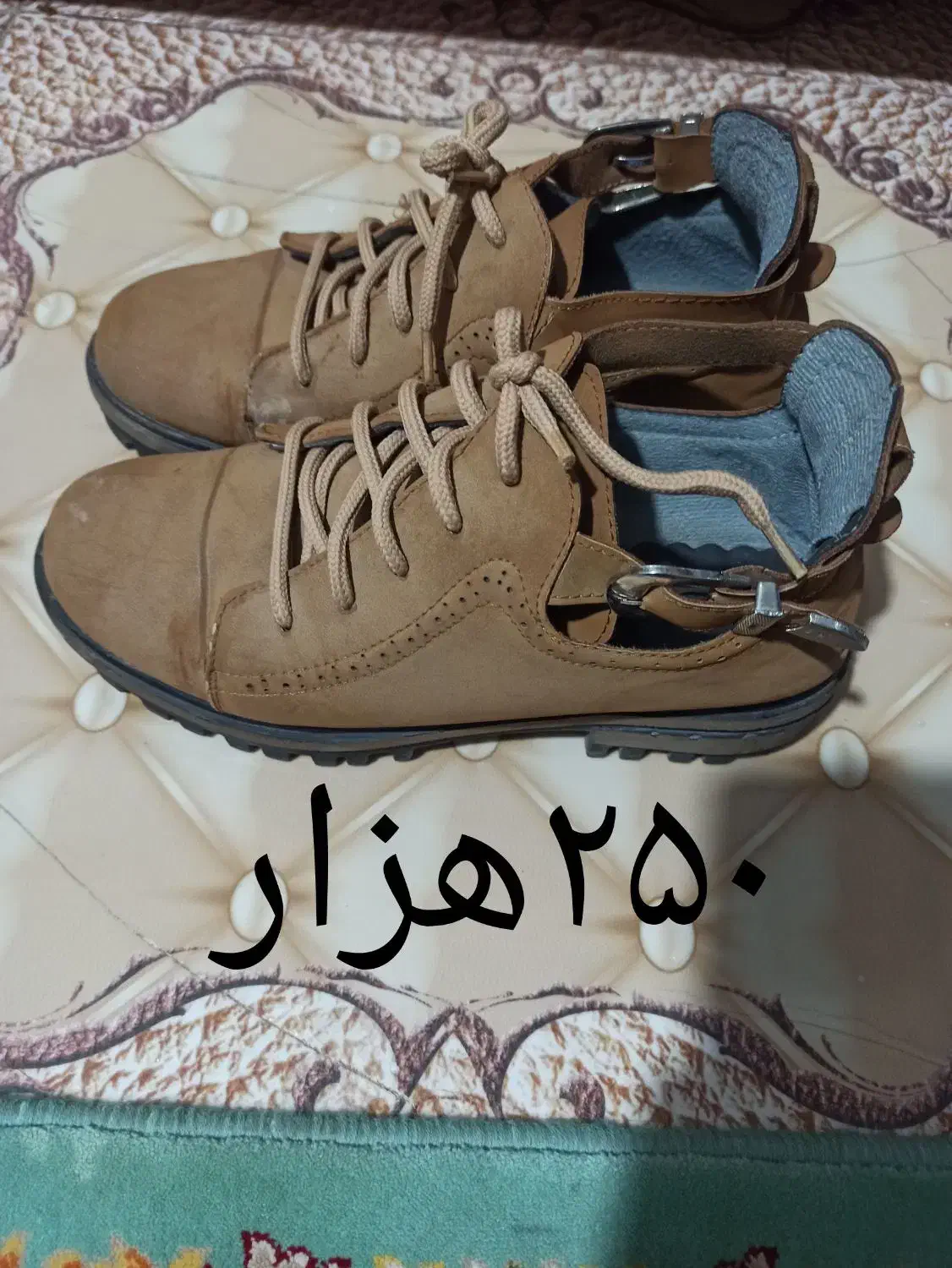 کفش|کیف، کفش، کمربند|شیروان (خراسان), |دیوار