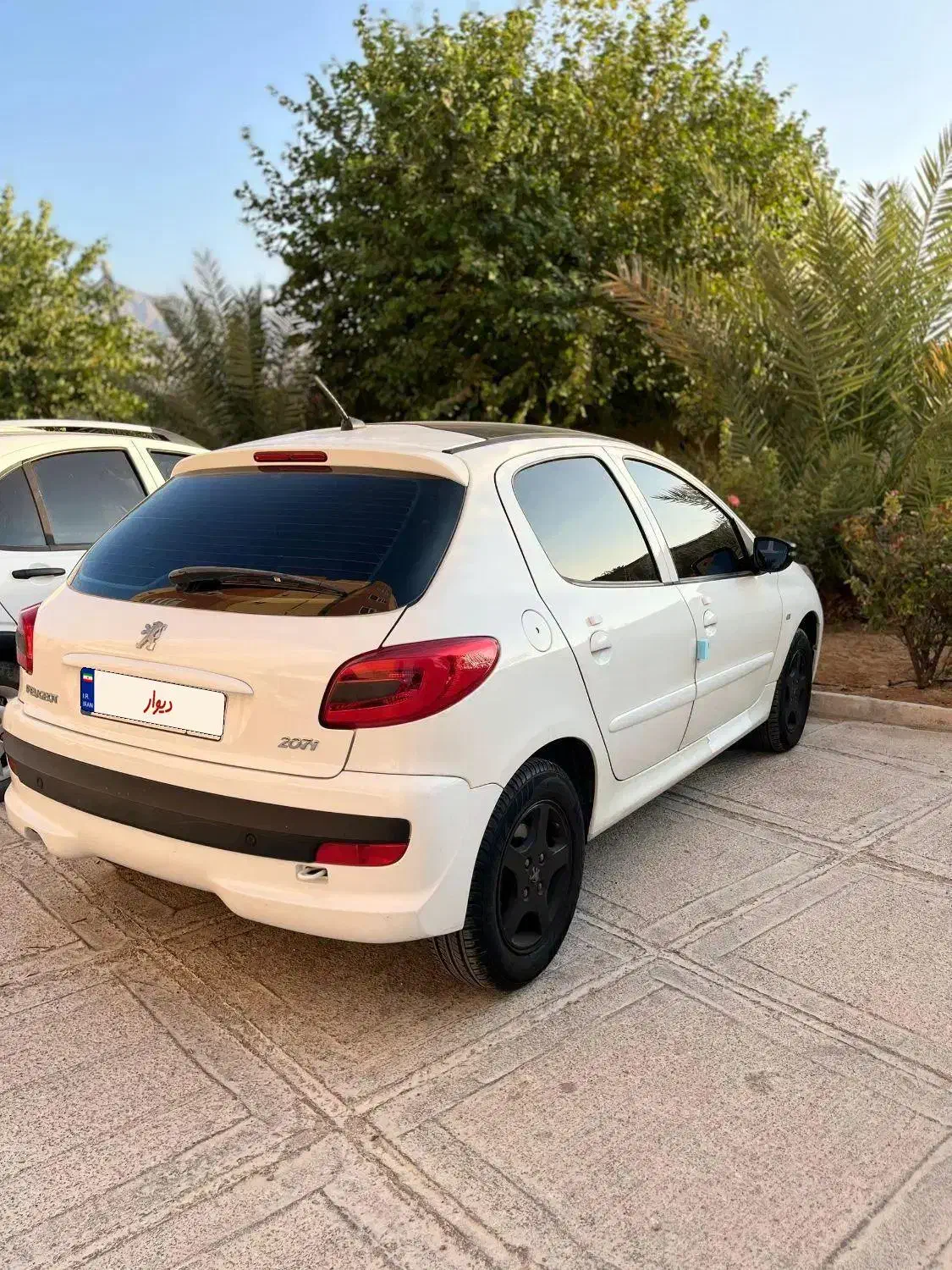 207 سفید|خودرو سواری و وانت|بندرعباس, |دیوار
