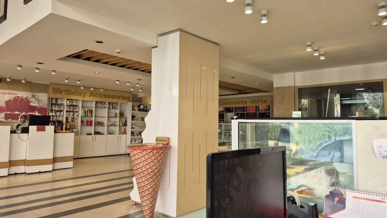 فروشنده خانم جهت قنادی|استخدام خدمات فروشگاه و رستوران|تهران, استخر|دیوار