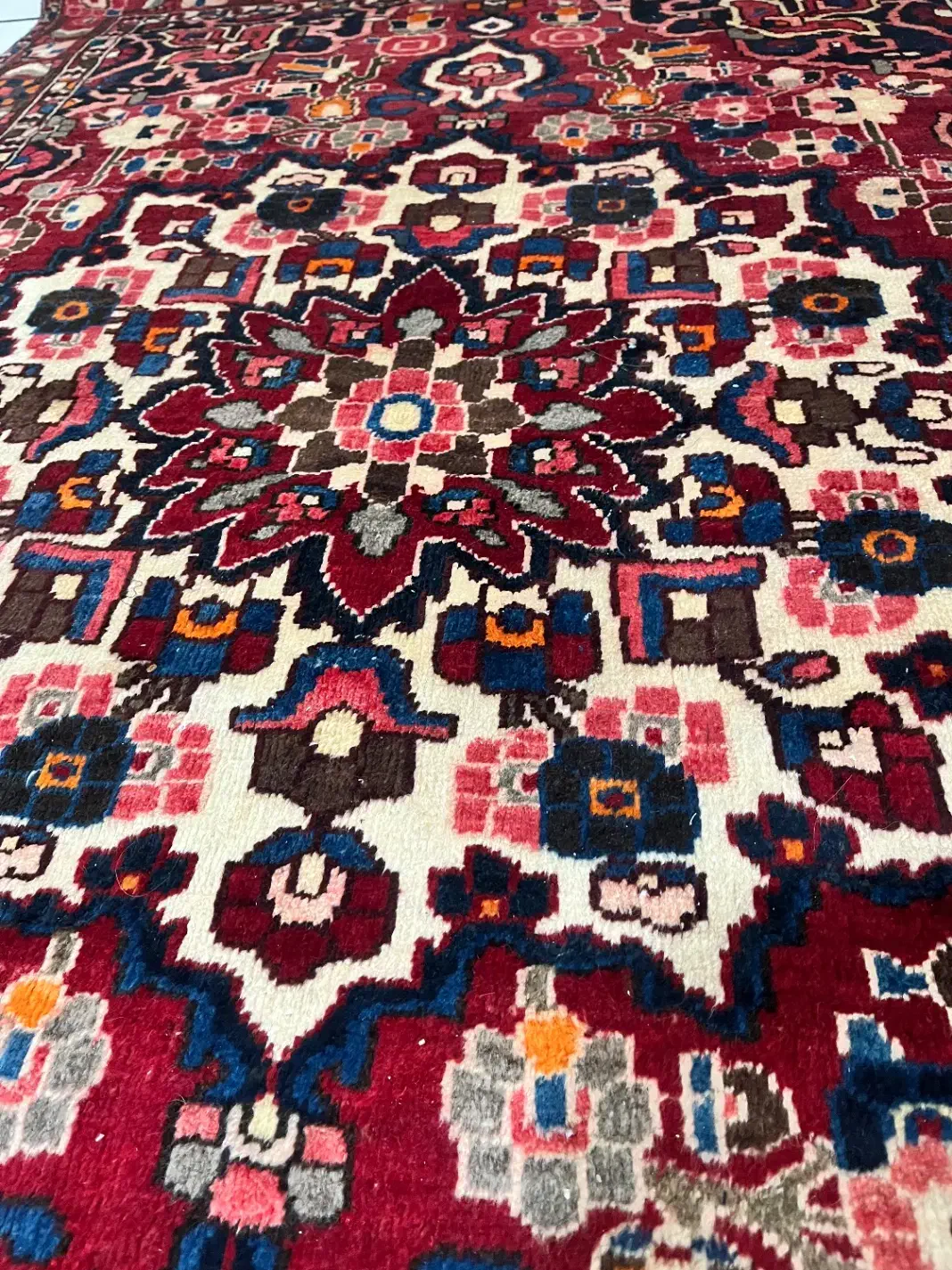 فرش دست بافت بختیاری|فرش|رودهن, |دیوار