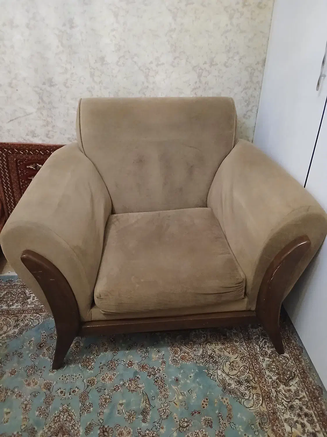 راحتی کارکرده تمیز|مبلمان خانگی و میز عسلی|اندیشه, اندیشه فاز ۳|دیوار