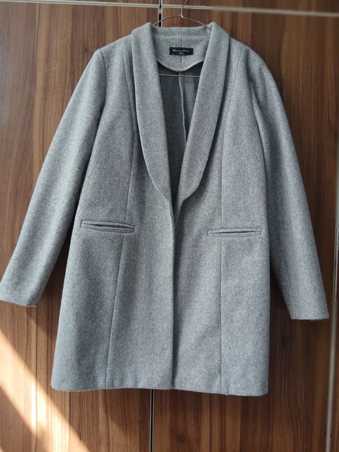 کت پشمی|لباس|فردیس, نسترن غربی|دیوار