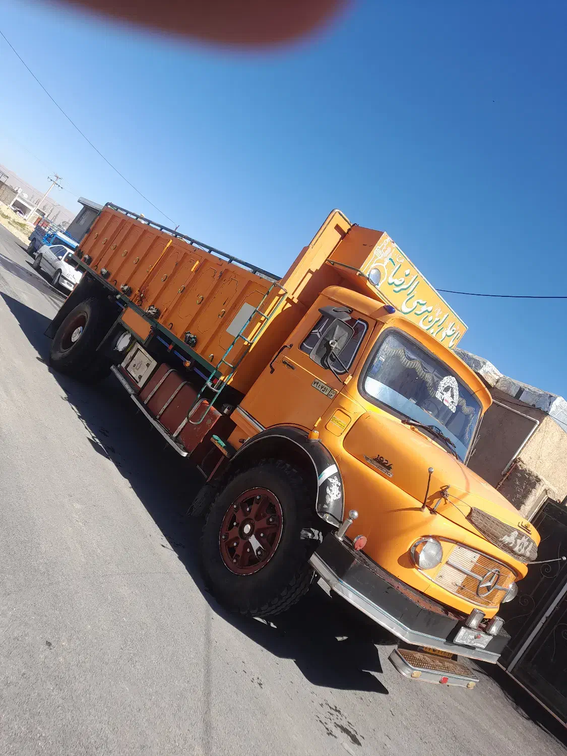 بنز تک باری|خودرو سنگین|شیراز, پادگان بعثت|دیوار