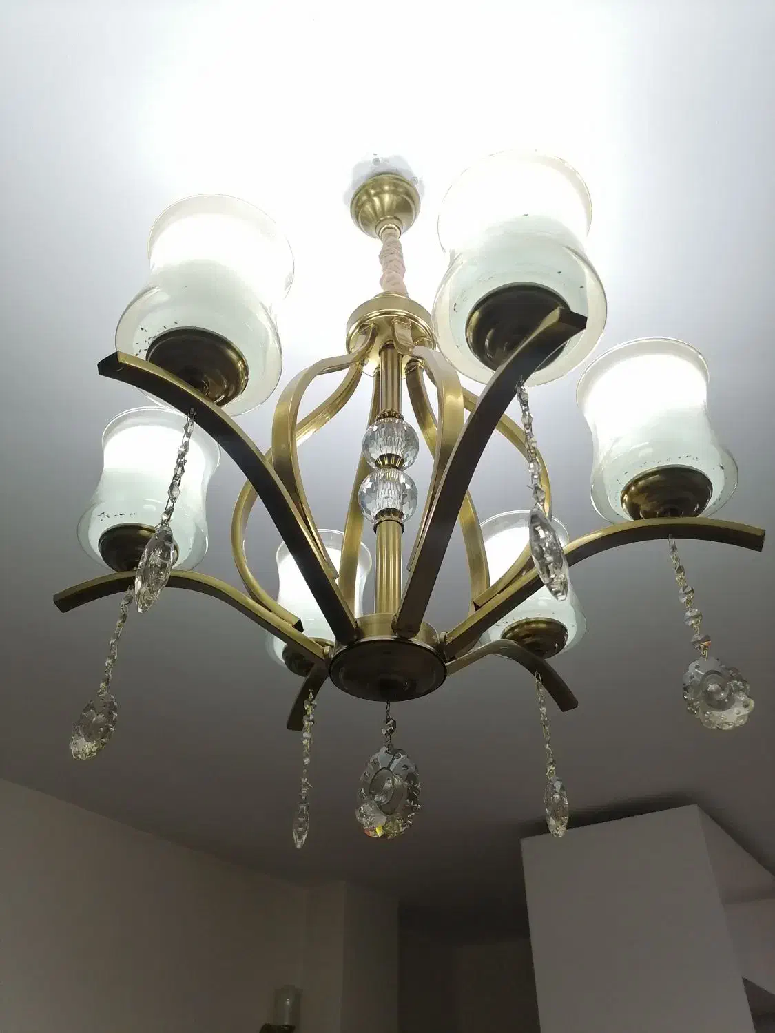 لوستر مدرن|لوستر و چراغ آویز|تهران, گلستان (شهرک راه آهن)|دیوار