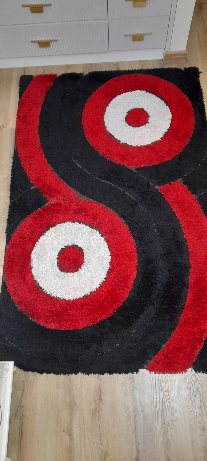 دوعدد فرش|فرش|رودهن, |دیوار