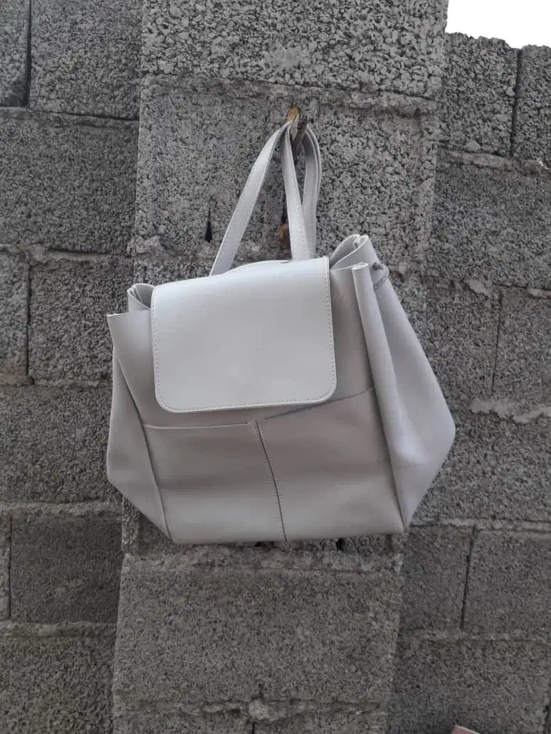 کوله پشتی سفید|کیف، کفش، کمربند|رشت, نظری|دیوار