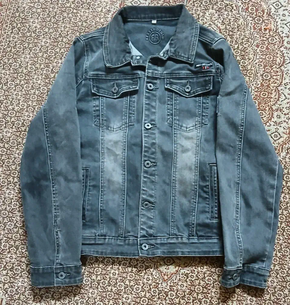 لباس|لباس|قم, باسکول|دیوار