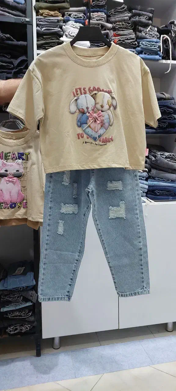 کلیه لباسهای گالری کودک و نوجوان به قیمت خرید|کفش و لباس بچه|برازجان, |دیوار