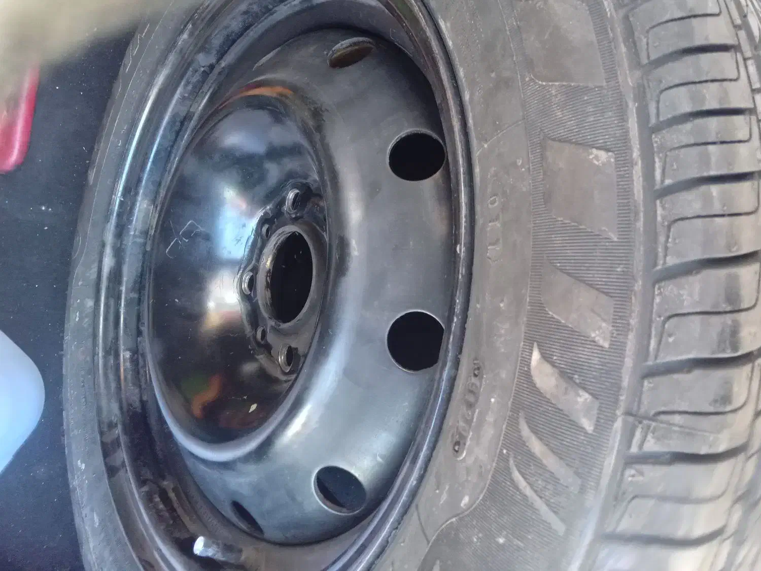 لاستیک با رینگ بسیار سالم|قطعات یدکی و لوازم جانبی|نسیم‌شهر, |دیوار