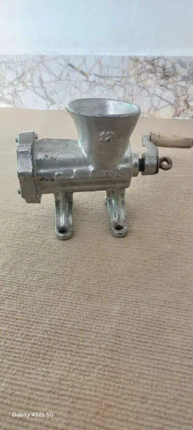 چرخ گوشت قدیمی شماره ۱۲|کلکسیون اشیاء عتیقه|مشهد, تلگرد|دیوار