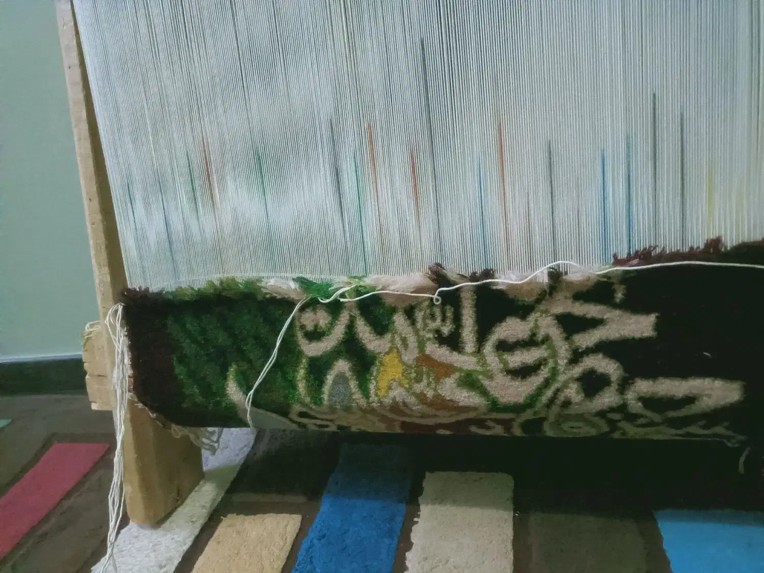 دار قالی با تمام وسایل|فرش|پرند, فاز ۶|دیوار