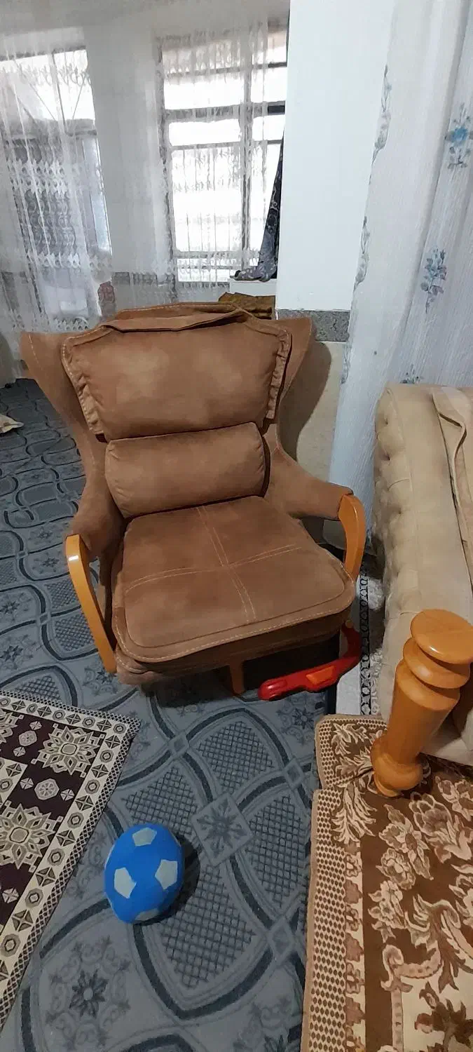 فروش یک دست مبل راحتی نو درحد.قیمت ۴۰تومن.|مبلمان خانگی و میز عسلی|تربت جام, شهرک آزادگان|دیوار