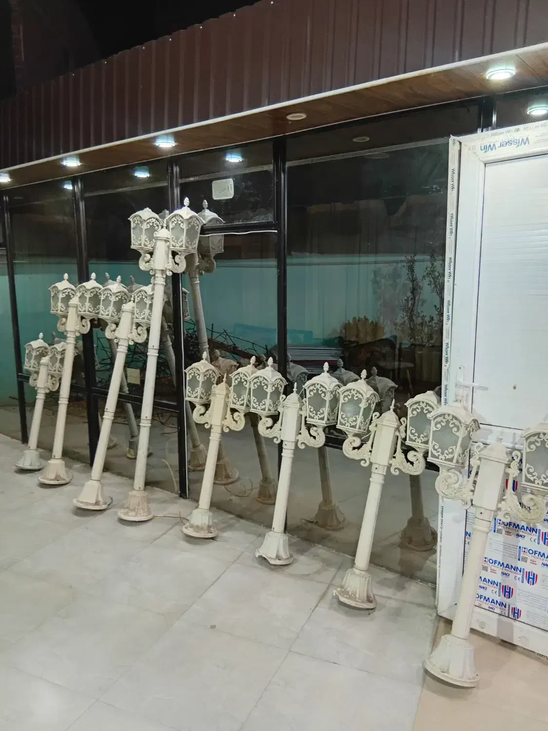 پایه چراغ داخل حیاط به تعداد 8|لامپ و چراغ|خان ببین, |دیوار