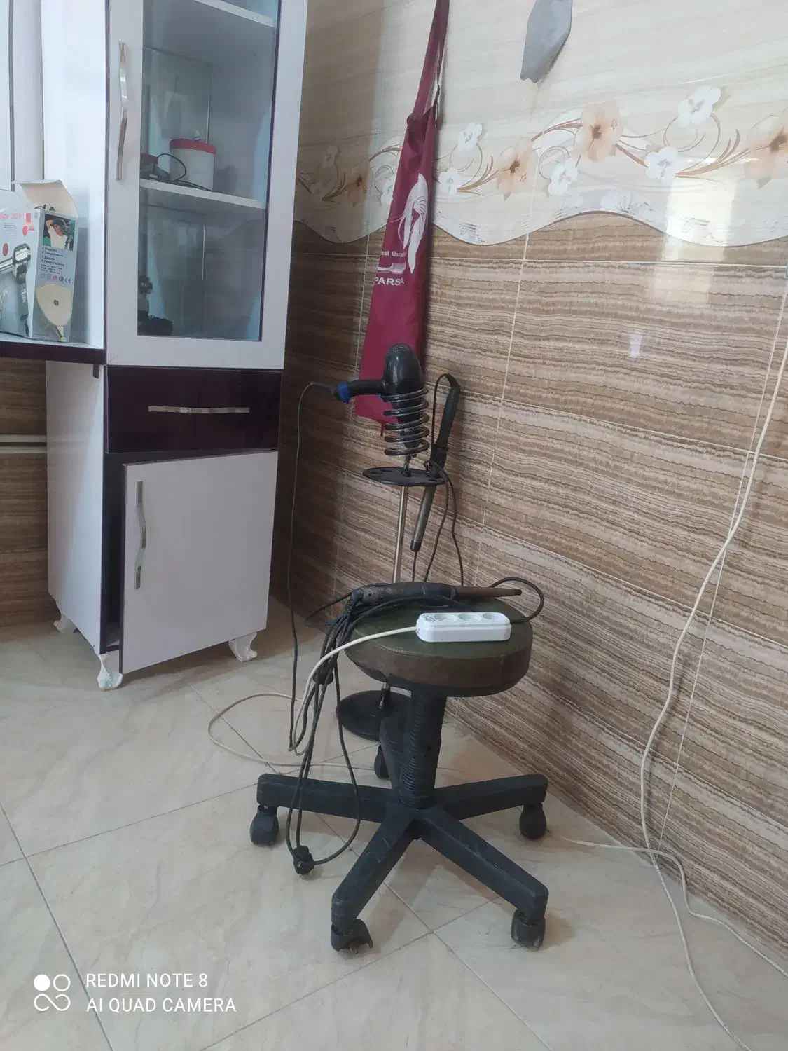صندلی اصلاح|آرایشگاه و سالن‌های زیبایی|سلماس, |دیوار