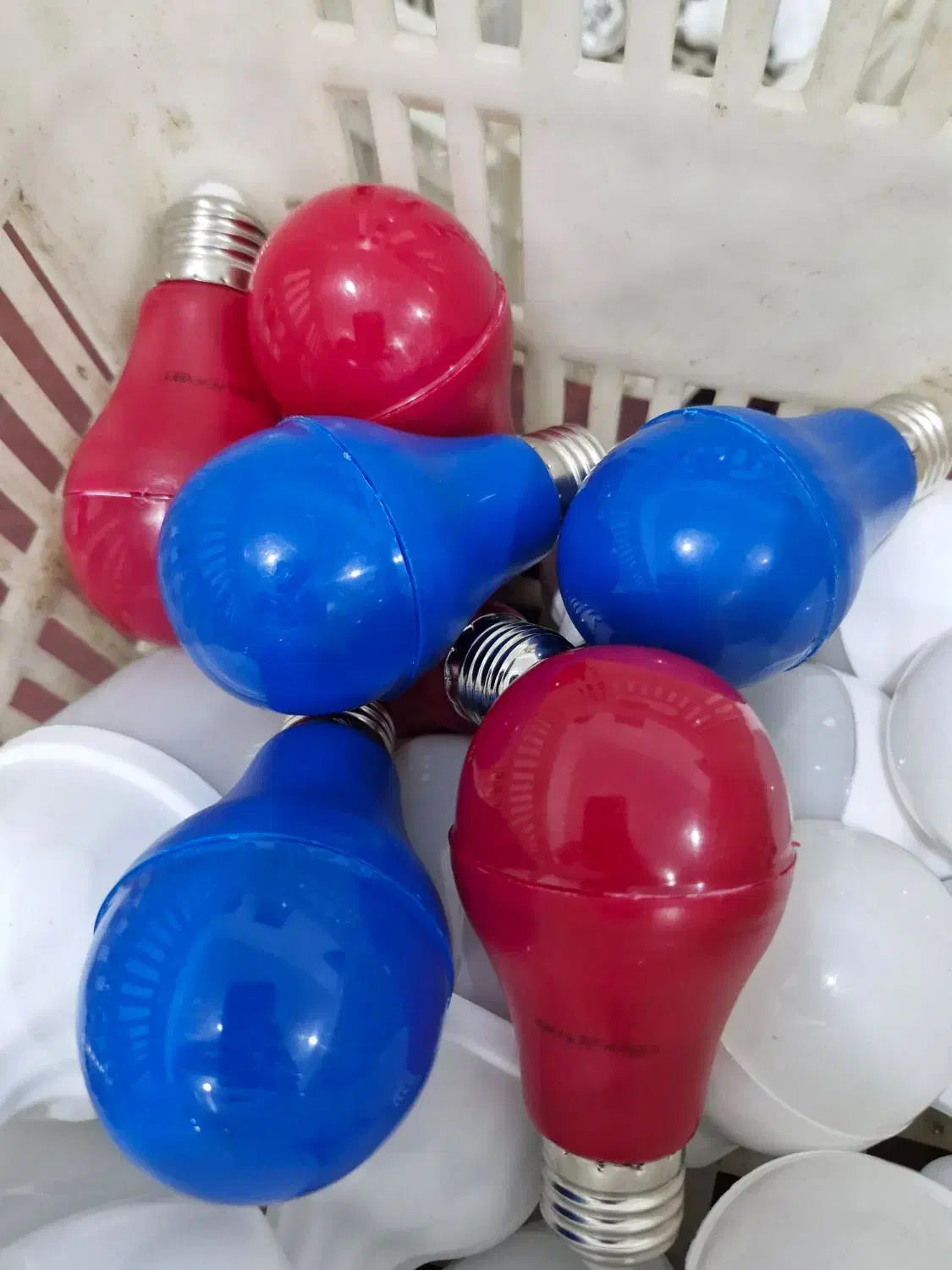 تعویض لامپهای خود را به ما بسپارید|لامپ و چراغ|قائمشهر, |دیوار