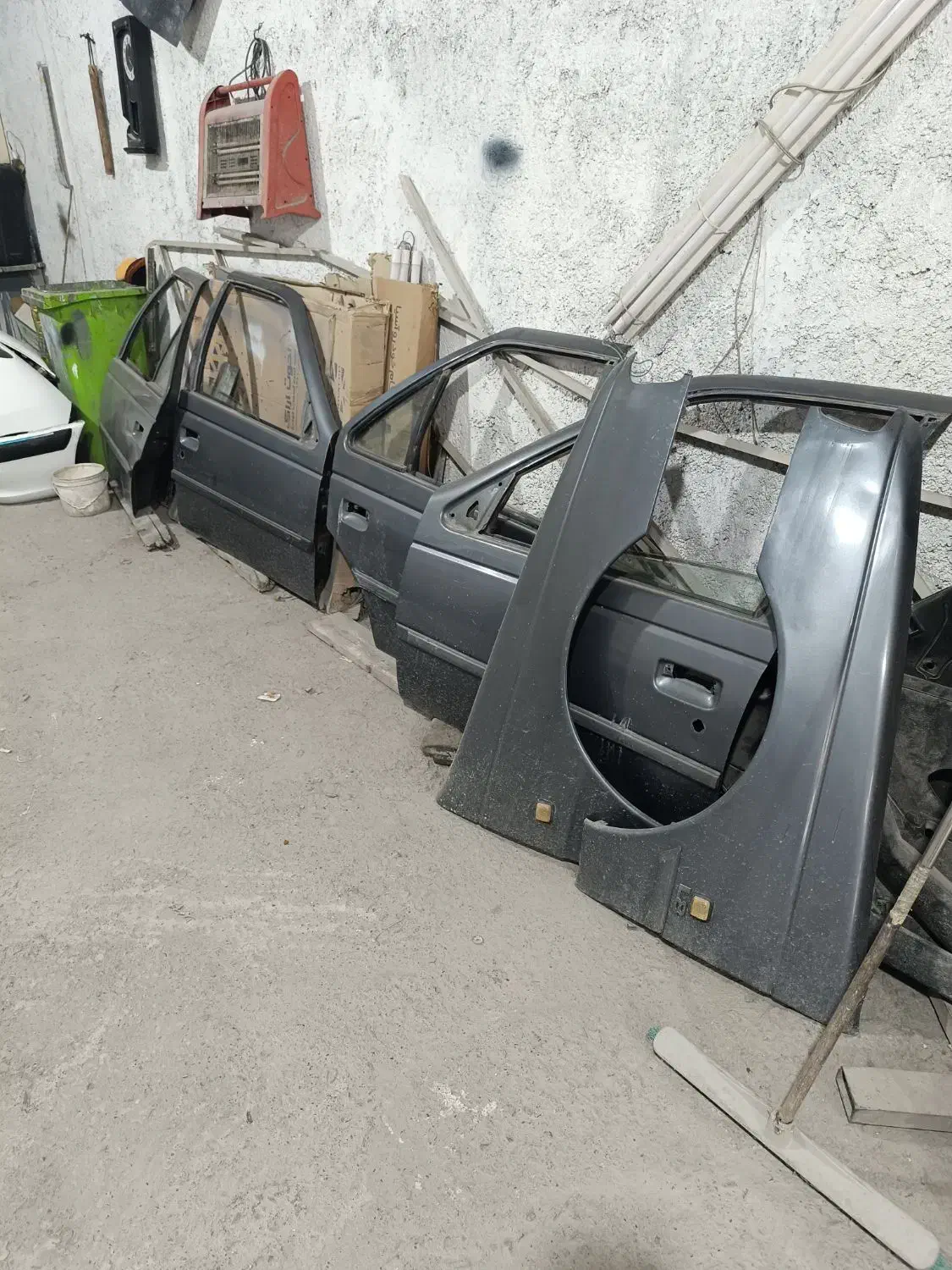 درب پژو 405 بی رنگ|قطعات یدکی و لوازم جانبی|رباط‌کریم, نصیرشهر|دیوار