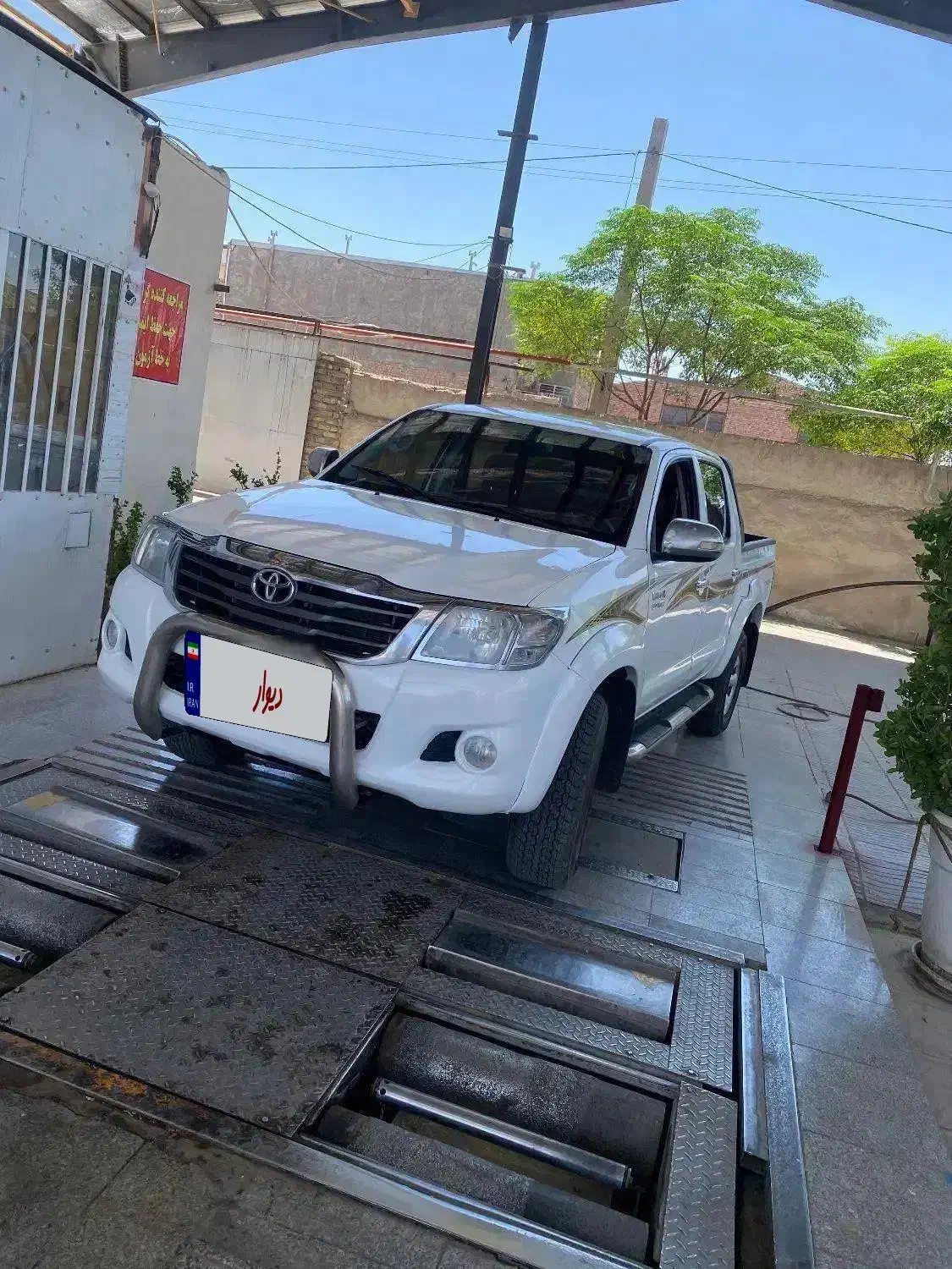 هایلوکس ۲۰۱۵ شاسی پلمپ|خودرو سواری و وانت|کرمان, |دیوار