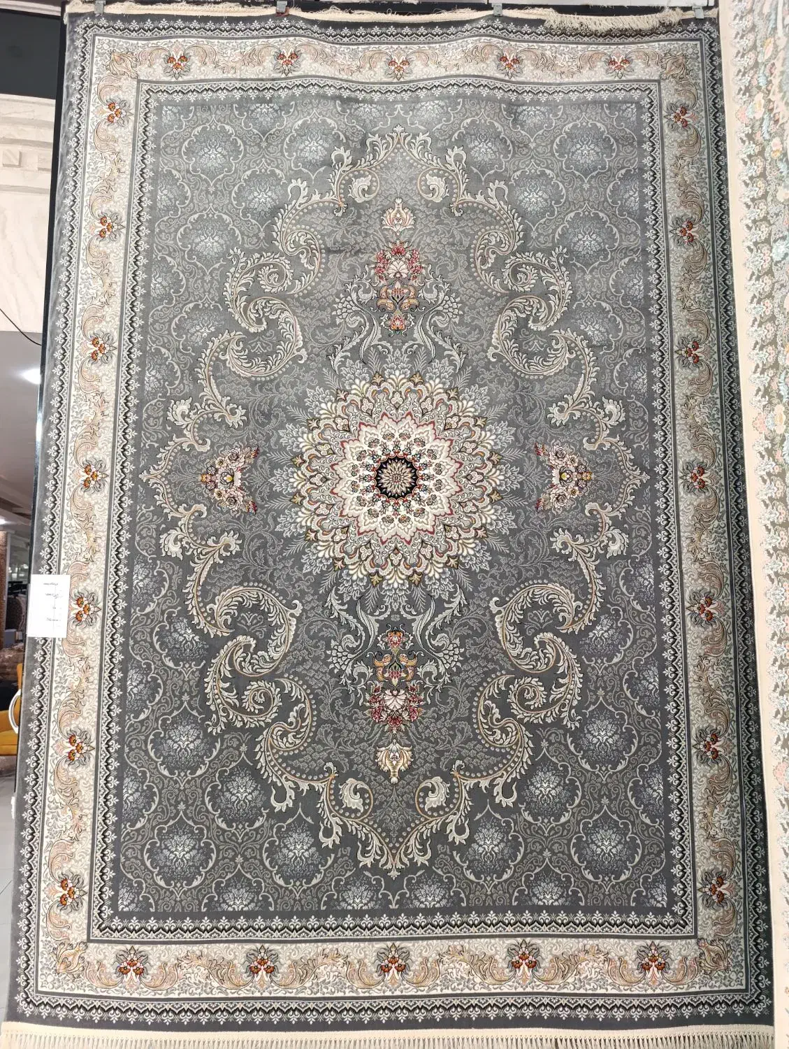 فرش ۹ متری ایرانی 700،1200 اصیل و زیر قیمت بازار|فرش|بندرعباس, |دیوار