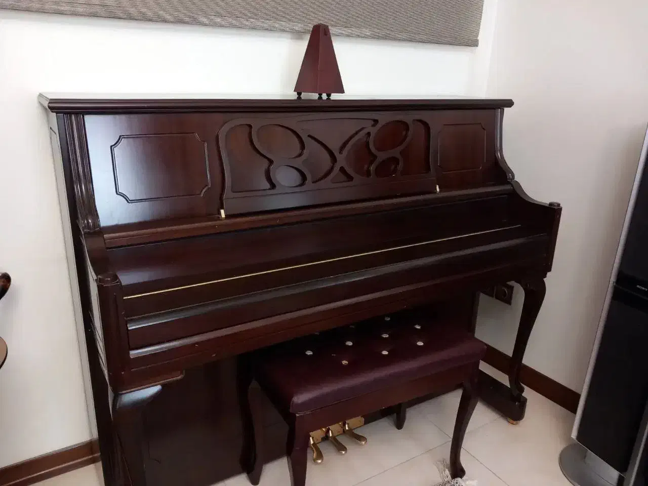 پیانو آگوست هافمن|پیانو، کیبورد، آکاردئون|اصفهان, قلعه طبره|دیوار