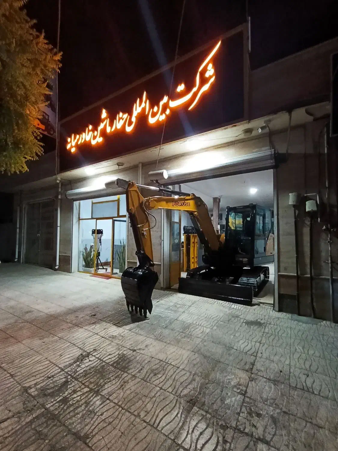 بیل زنجیری|خودرو سنگین|تهران, فلسطین (میدان انقلاب)|دیوار