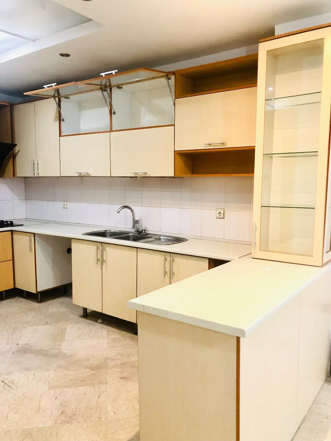 ۱۳۵متر  تکواحدی ۳خواب پارک شاهین(شمال ستارخان)