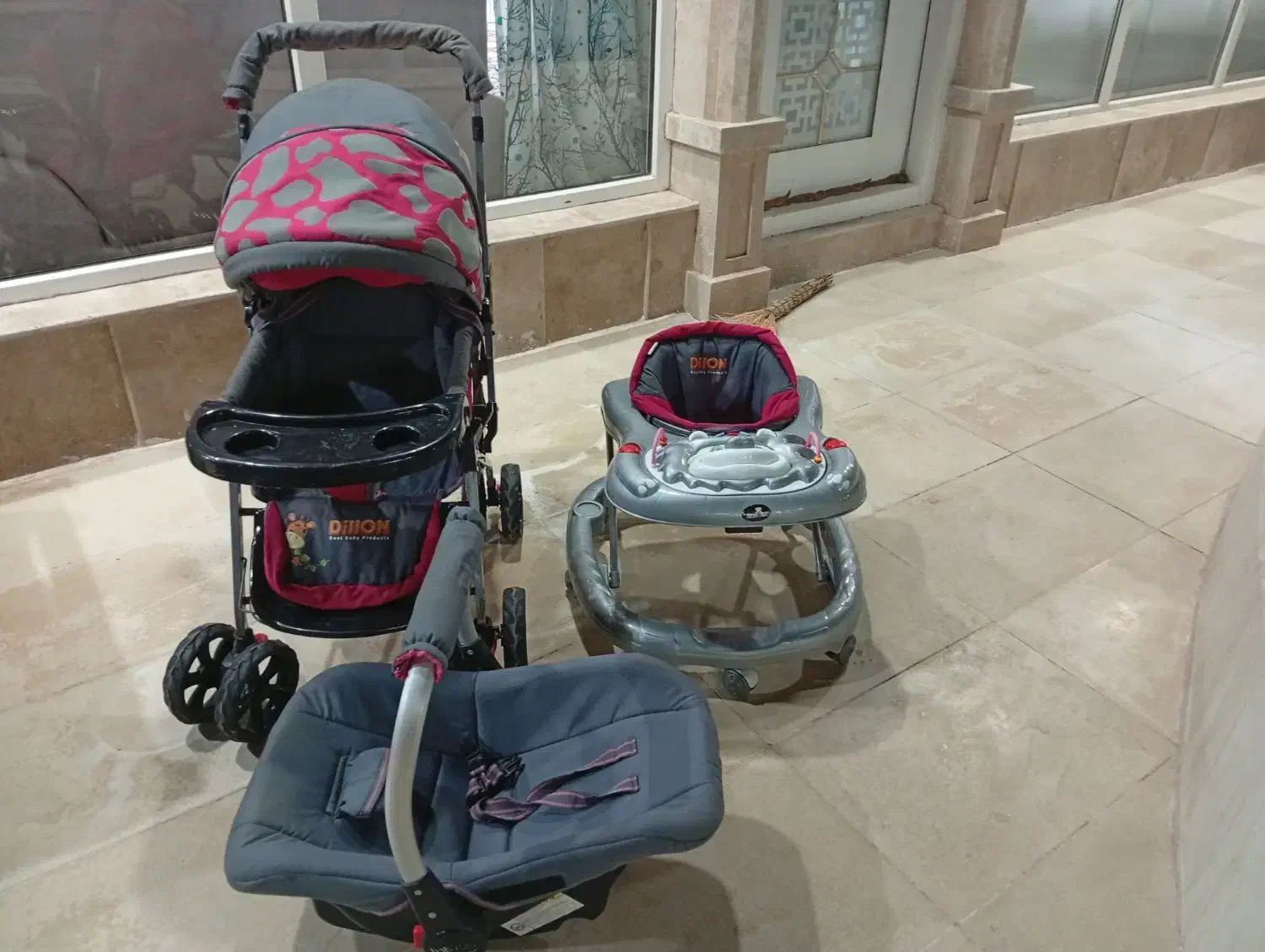 کالسکه روروک کریر|کالسکه و لوازم جانبی|تربتحیدریه, بالا ولایت|دیوار