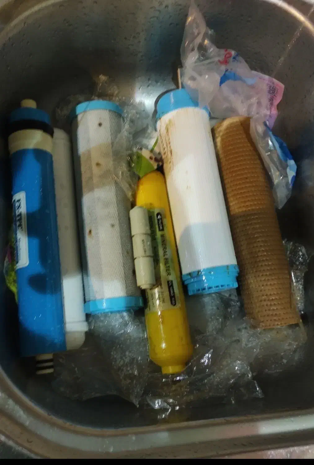 تعویض فیلتر تصفیه آب خانگی|آبسردکن و تصفیه آب|پرند, فاز ۶|دیوار