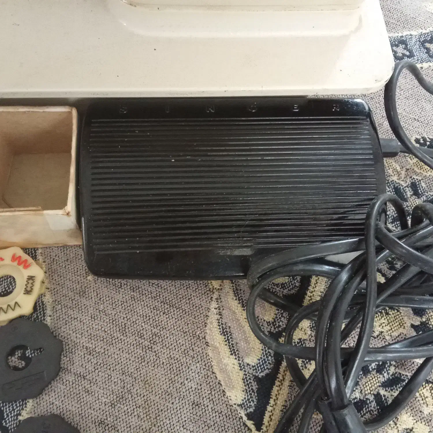 چرخ سینگر بدون مشکل|چرخ خیاطی و ریسندگی|رشت, حومه رشت|دیوار