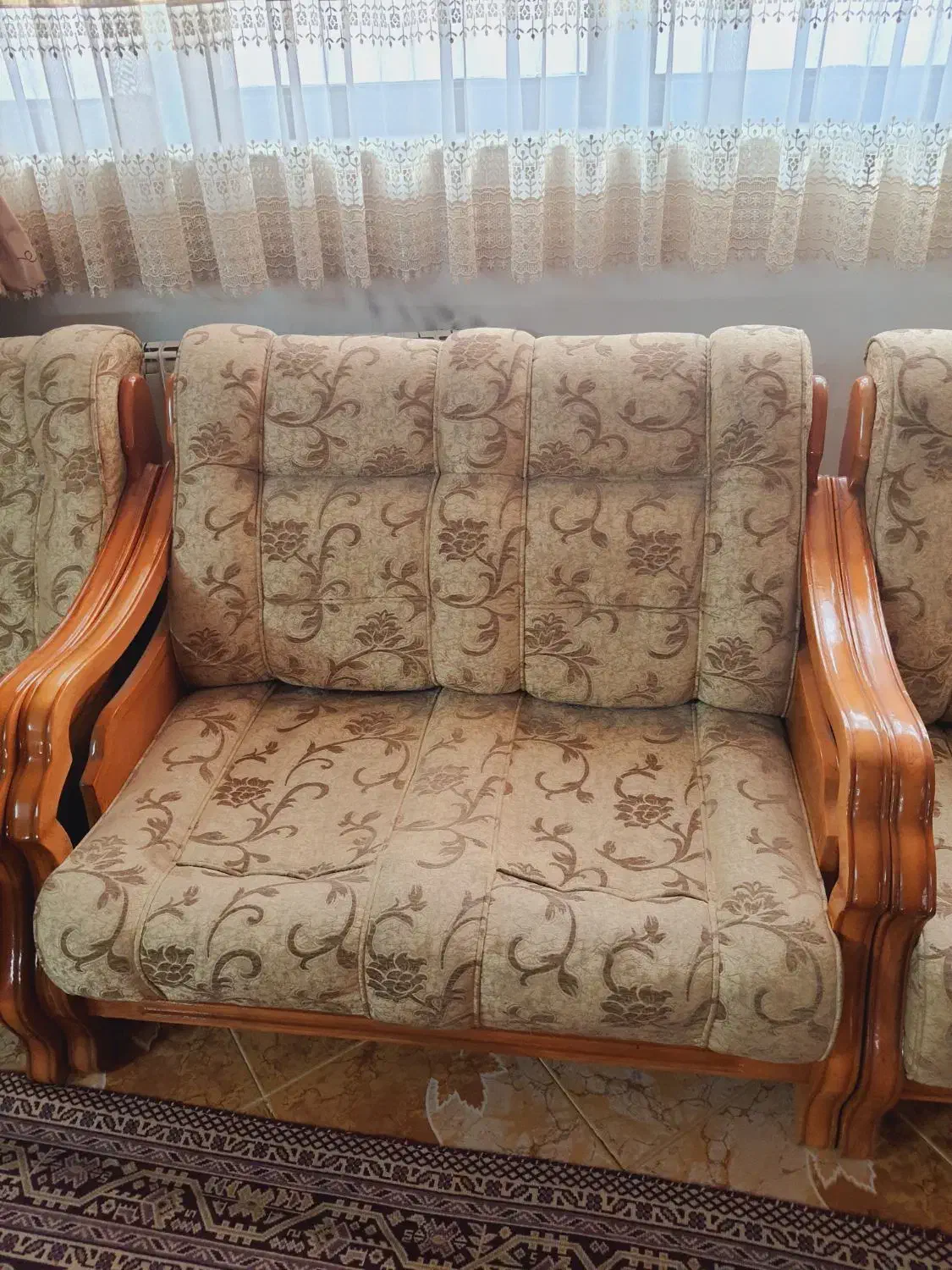 مبل چوبی با منبت طاووس بدون هیچ ایراد ۱۰نفره|مبلمان خانگی و میز عسلی|شیراز, فرهنگ شهر|دیوار