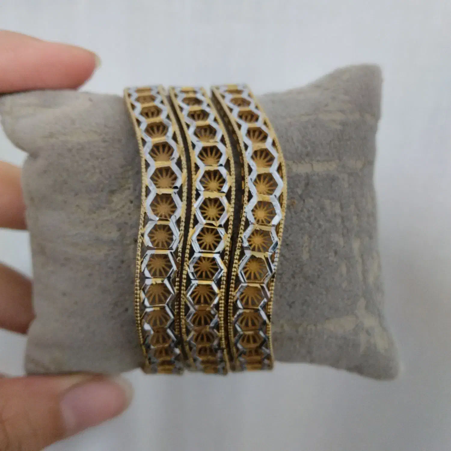 النگو طرح طلا سایز 2.6 ، معاوضه با بدلیجات|بدلیجات|قم, سید معصوم|دیوار