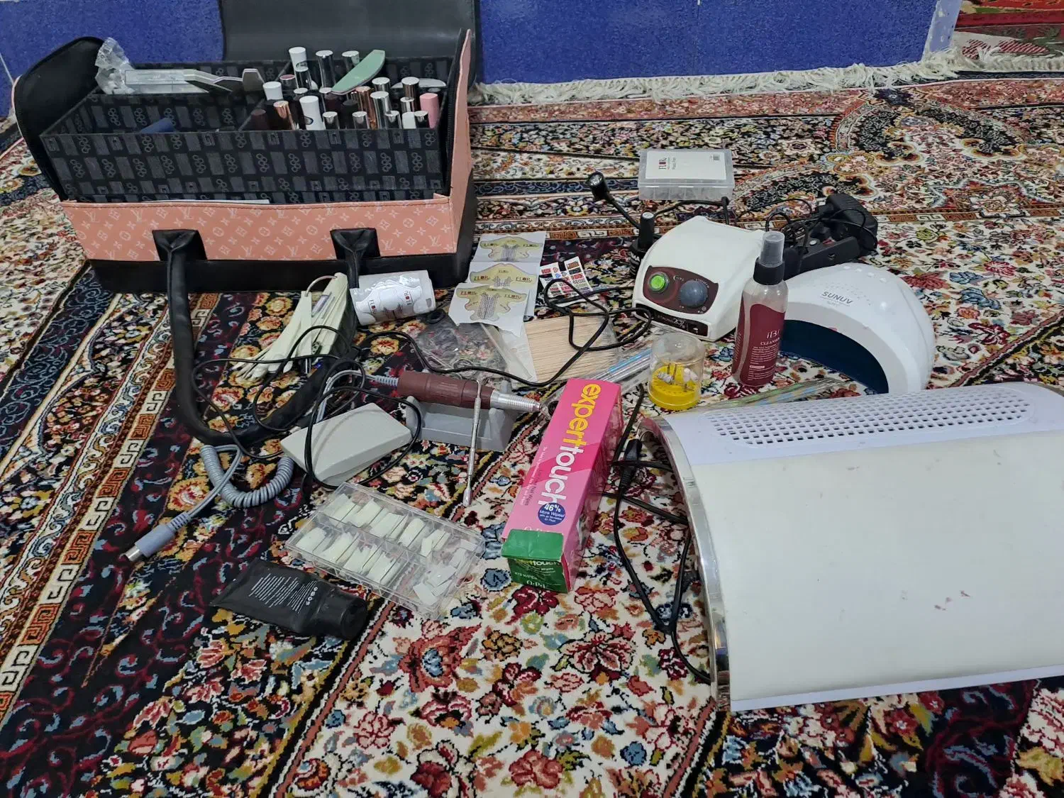 فروش تمام وسایل کاشت ناخن کاملا نو|آرایشی، بهداشتی، درمانی|یاسوج, |دیوار