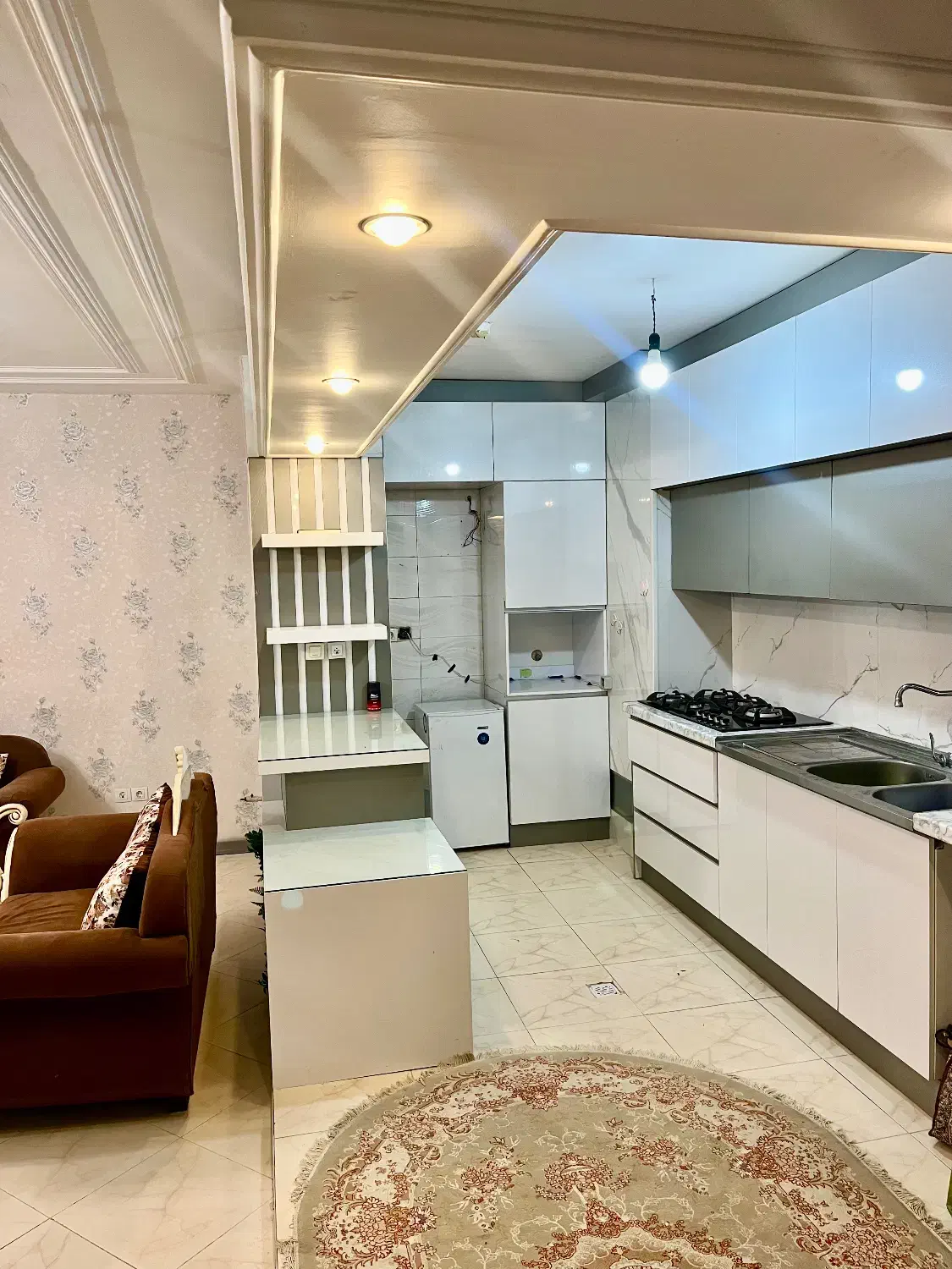 مبله صدرا دو خواب لوکس|اجارهٔ کوتاه‌مدت آپارتمان و سوئیت|شیراز, شهرک گلستان|دیوار