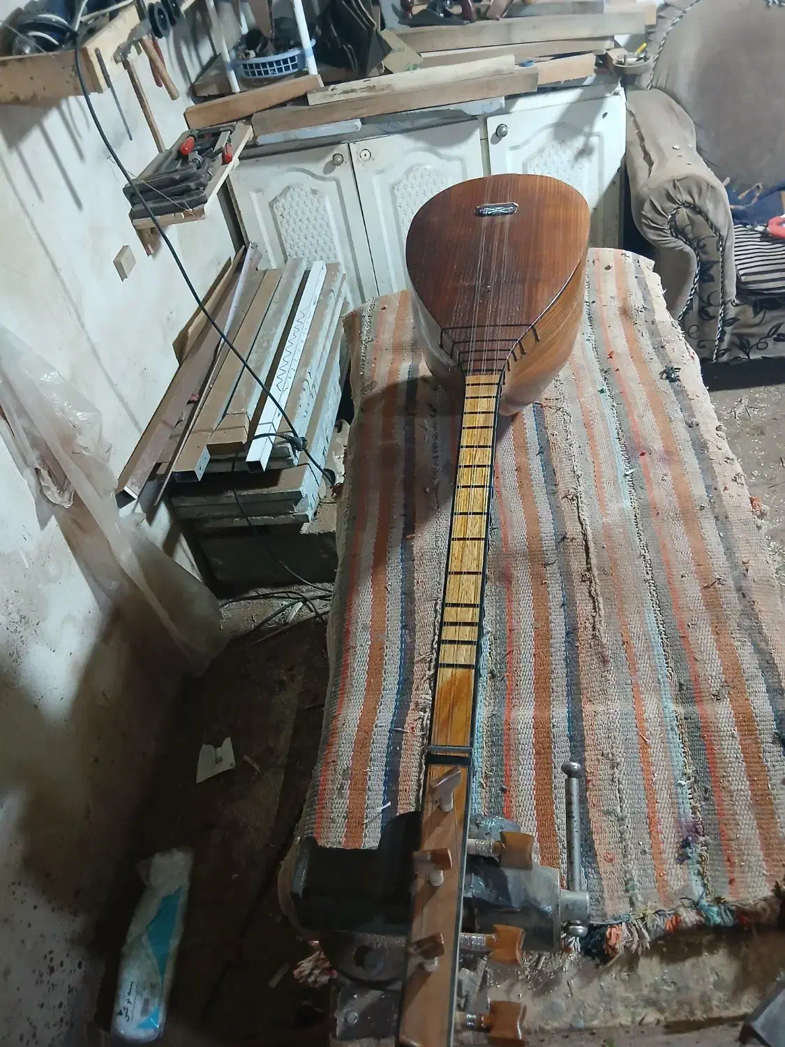 ساز قوپوز|سازهای سنتی|مشگین شهر, |دیوار