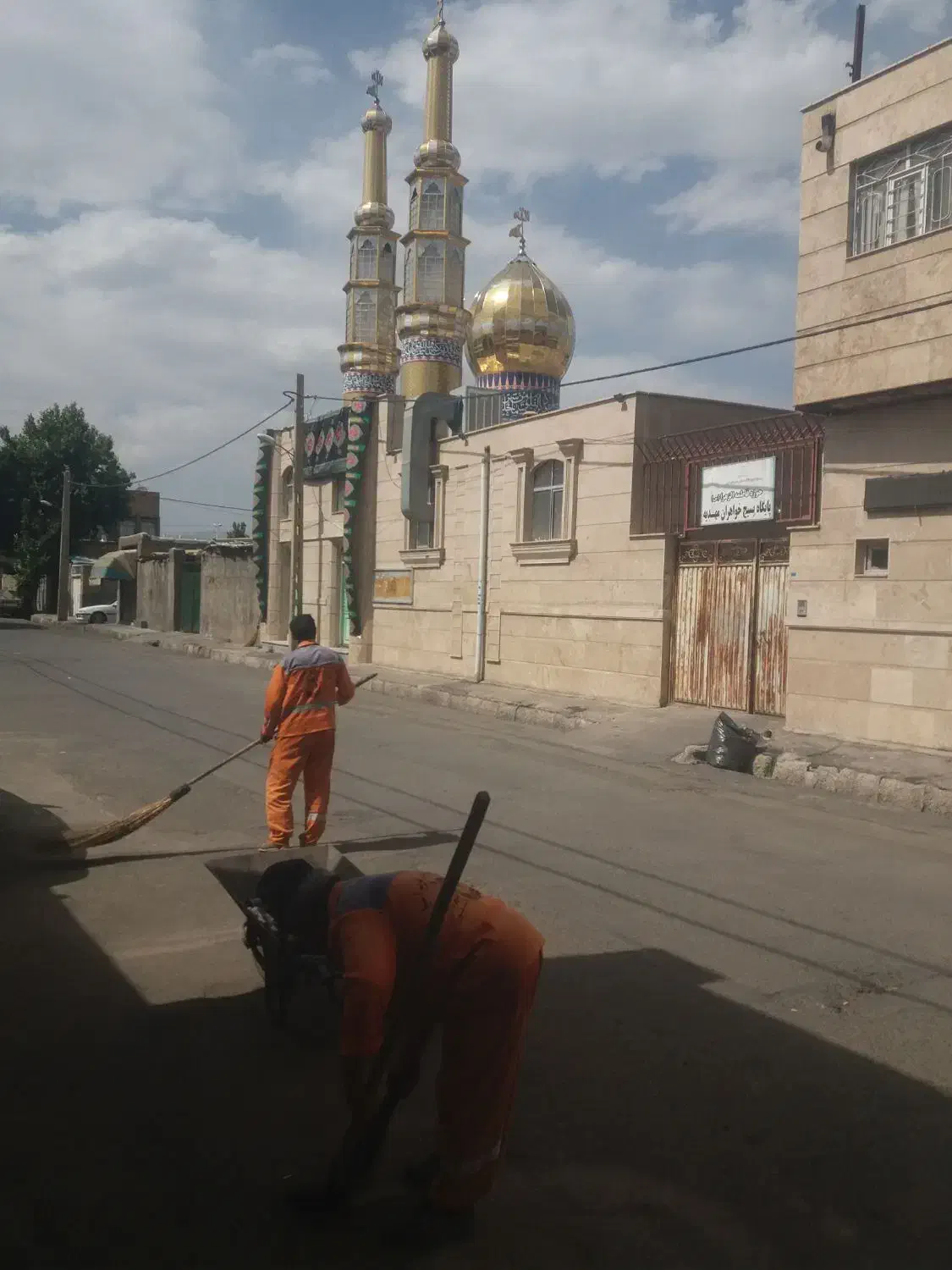 کارگر خدمات شهرداری|خدمات نظافت|خوی, |دیوار