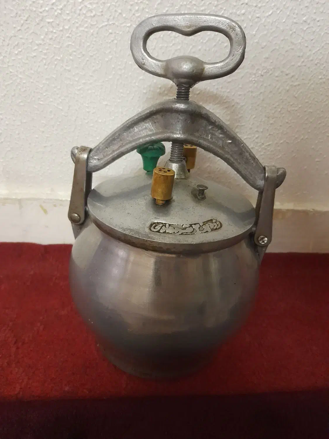 زودپز|ظروف پخت‌وپز|شاهین‌شهر, شهرک گلدیس|دیوار