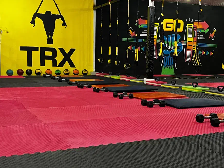 باشگاه ورزشی قهرمانان(بانوان)|خدمات آموزشی|قم, زنبیل آباد|دیوار