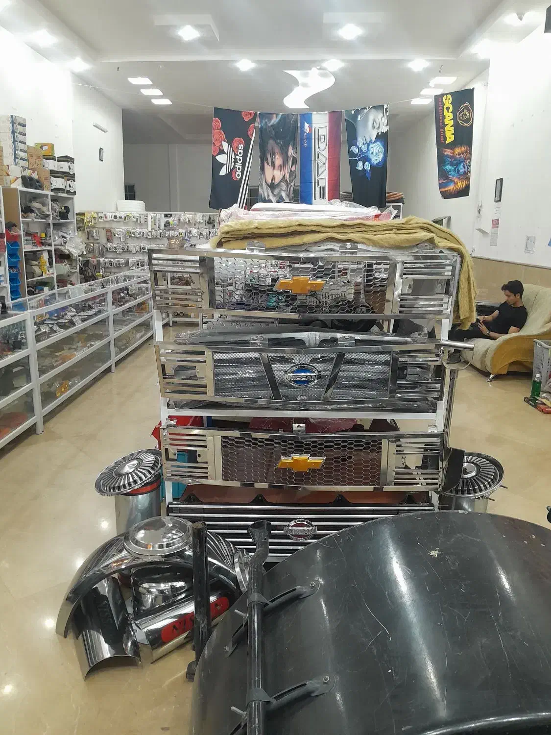 استخدام نیرو ماهر در نصب تزُیینات روی خودرو|استخدام صنعتی، فنی، مهندسی|قوچان, |دیوار