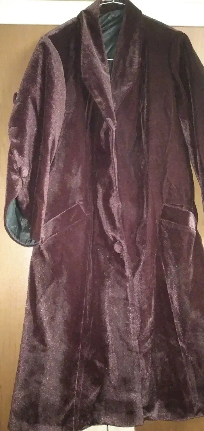 تعدادی لباس|لباس|اراک, |دیوار