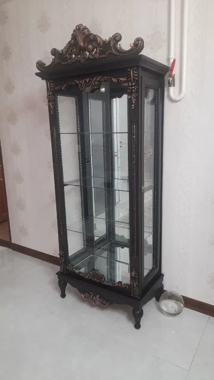 فروش فوری ویترین چوبی شیک درحد نو|بوفه، ویترین، کنسول|شهرضا, |دیوار