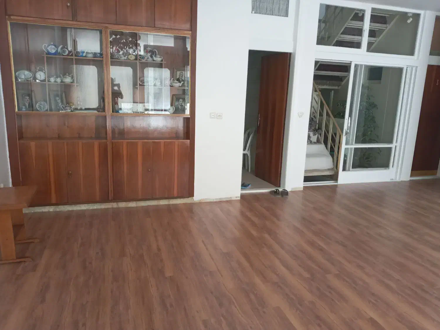 نصب کفپوش پی وی سی طرح پارکت نصاب کفپوش|خدمات پیشه و مهارت|اصفهان, گلزار|دیوار