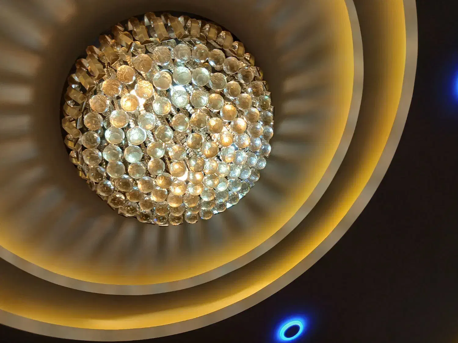 لوستر|لوستر و چراغ آویز|رشت, کوی حسینی|دیوار