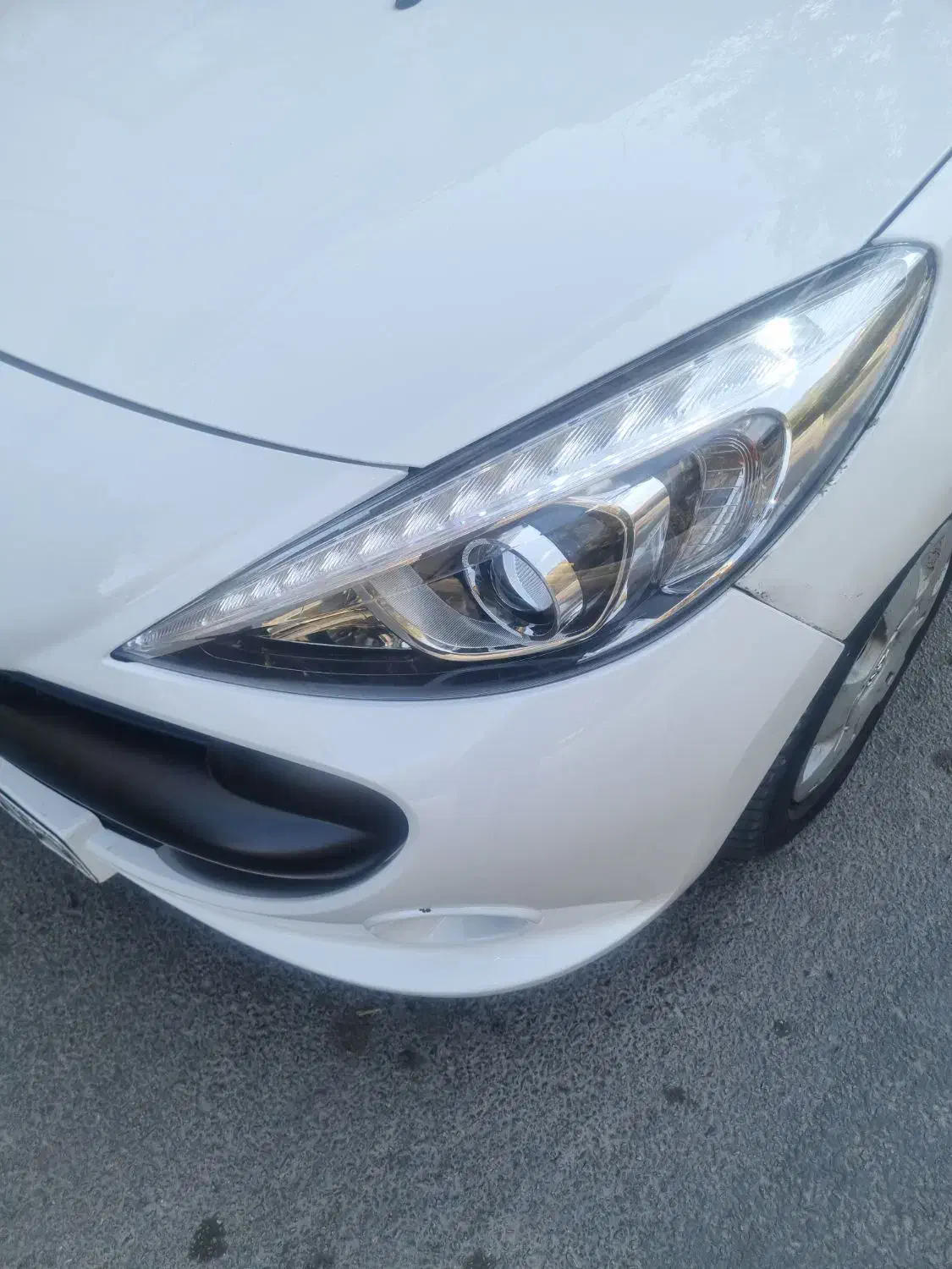 چراغ  و سپر جلو  ۲۰۷|قطعات یدکی و لوازم جانبی|اصفهان, سپاهانشهر|دیوار